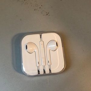 Apple earphones with cord
